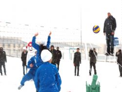 Kar Festivalinde voleybol heyecanı
